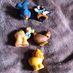 Fisher-Price Small Animal & Character Bath Toy Set - Blue, Yellow, Brown, Tan.
